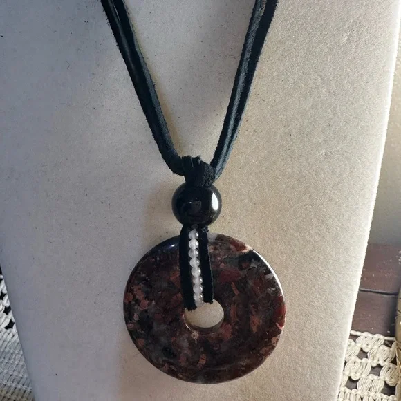 Mexican Crazy Lace Agate Donut Pendant on Genuine Leather - Picture 11 of 13